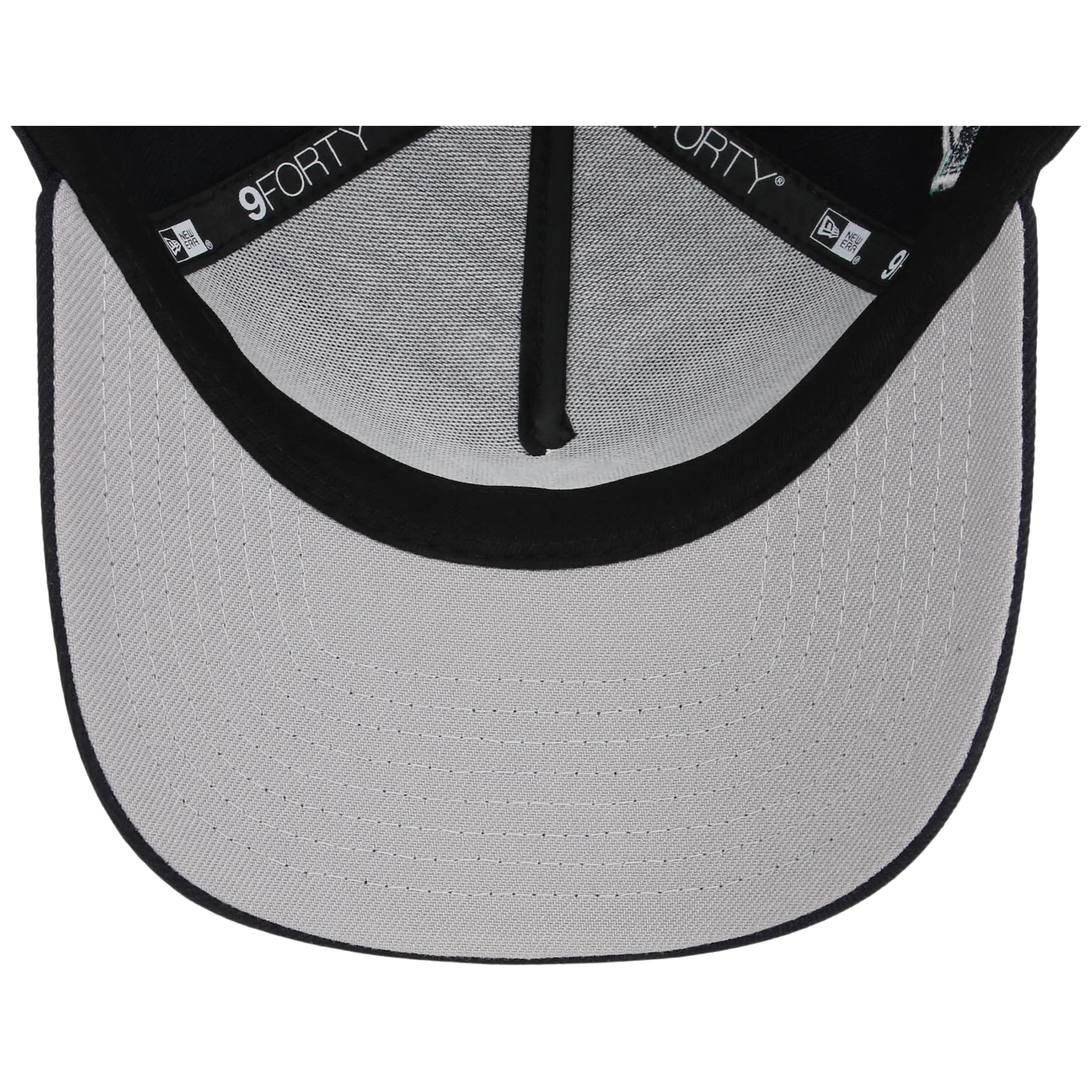 New York Yankees - New York Crown the City -  Liberty Element  New Era 9FORTY - Navy/Navy - Image 2