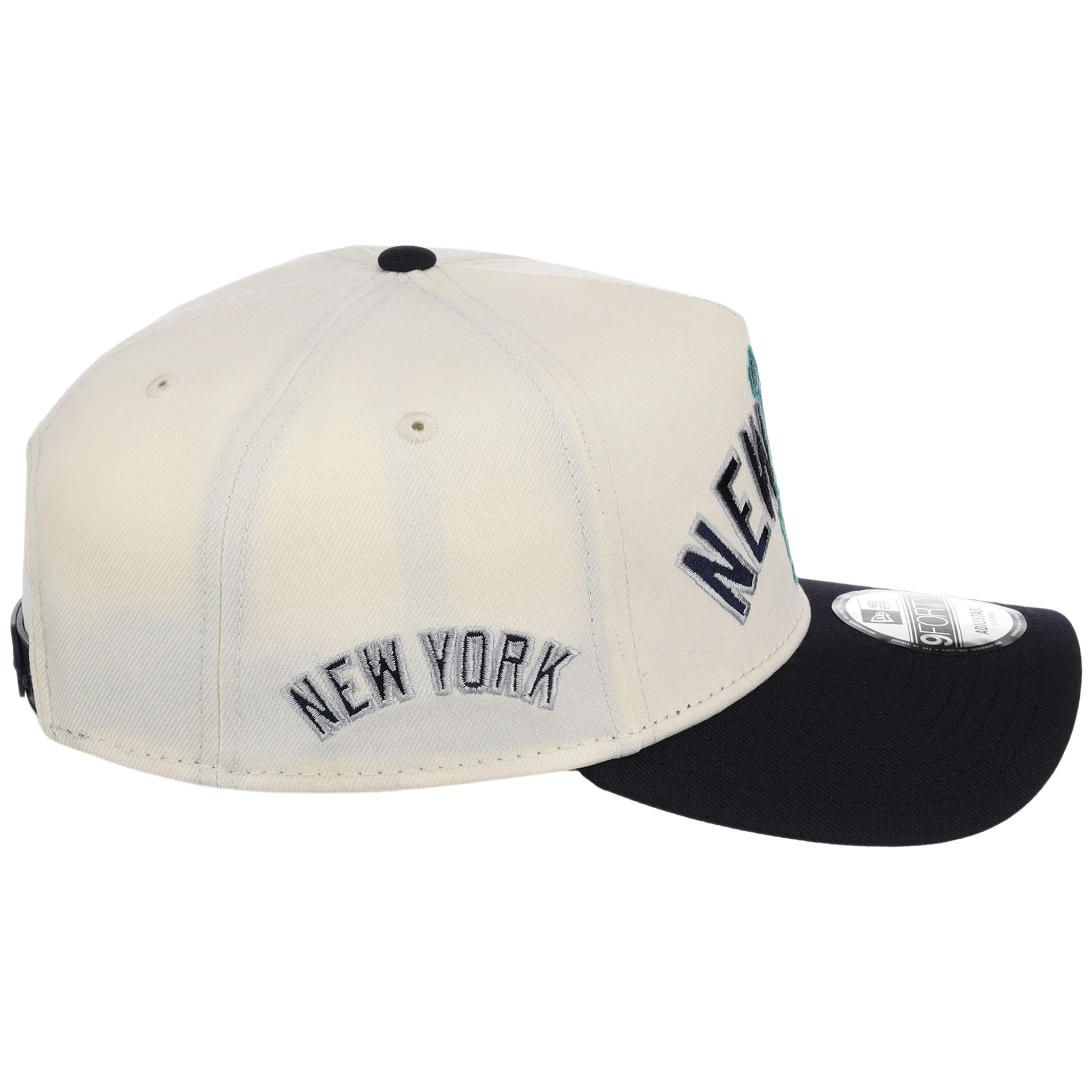 New York Yankees - New York Crown the City -  Liberty  New Era 9FORTY - Chrome/Navy - Image 3