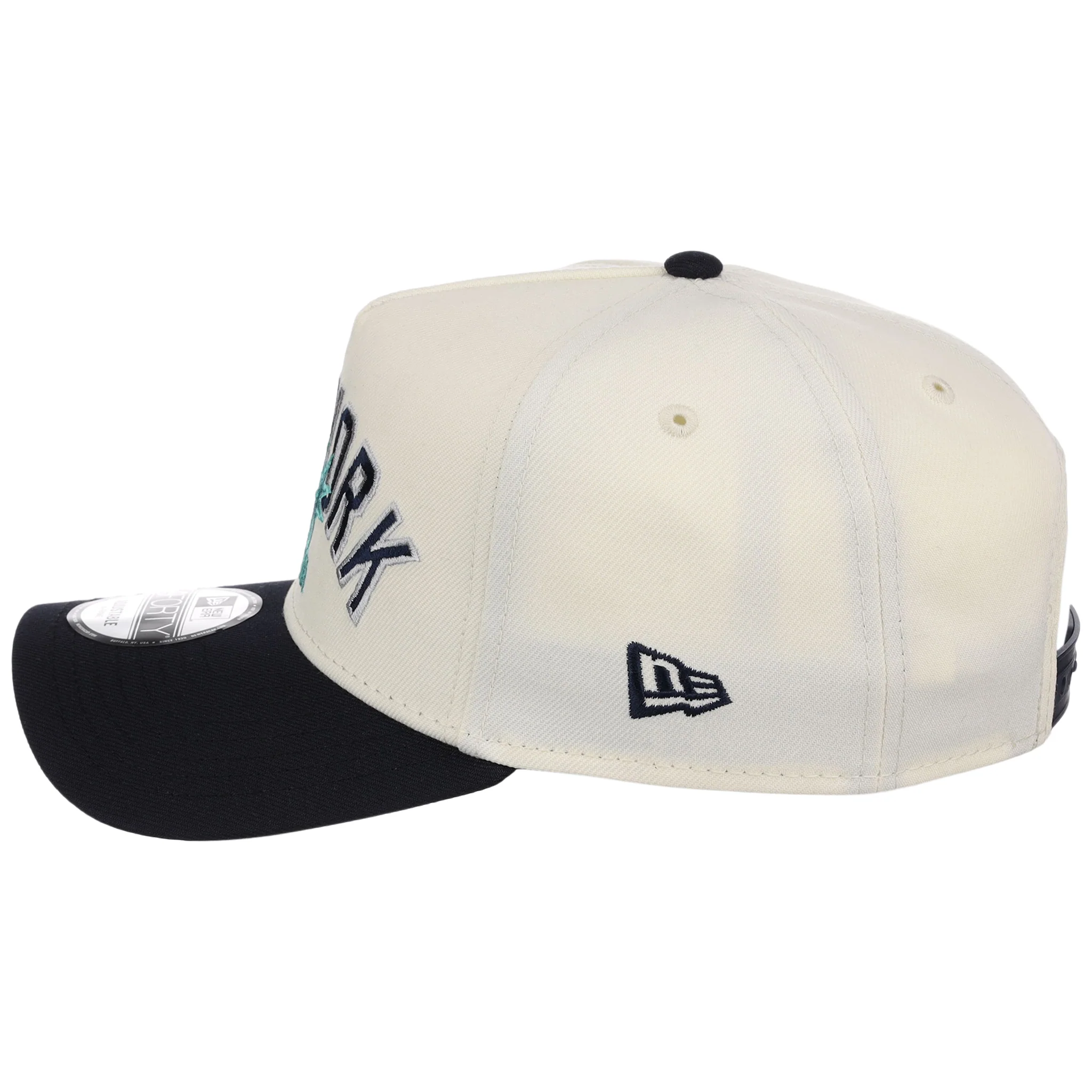New York Yankees - New York Crown the City -  Liberty  New Era 9FORTY - Chrome/Navy - Image 6