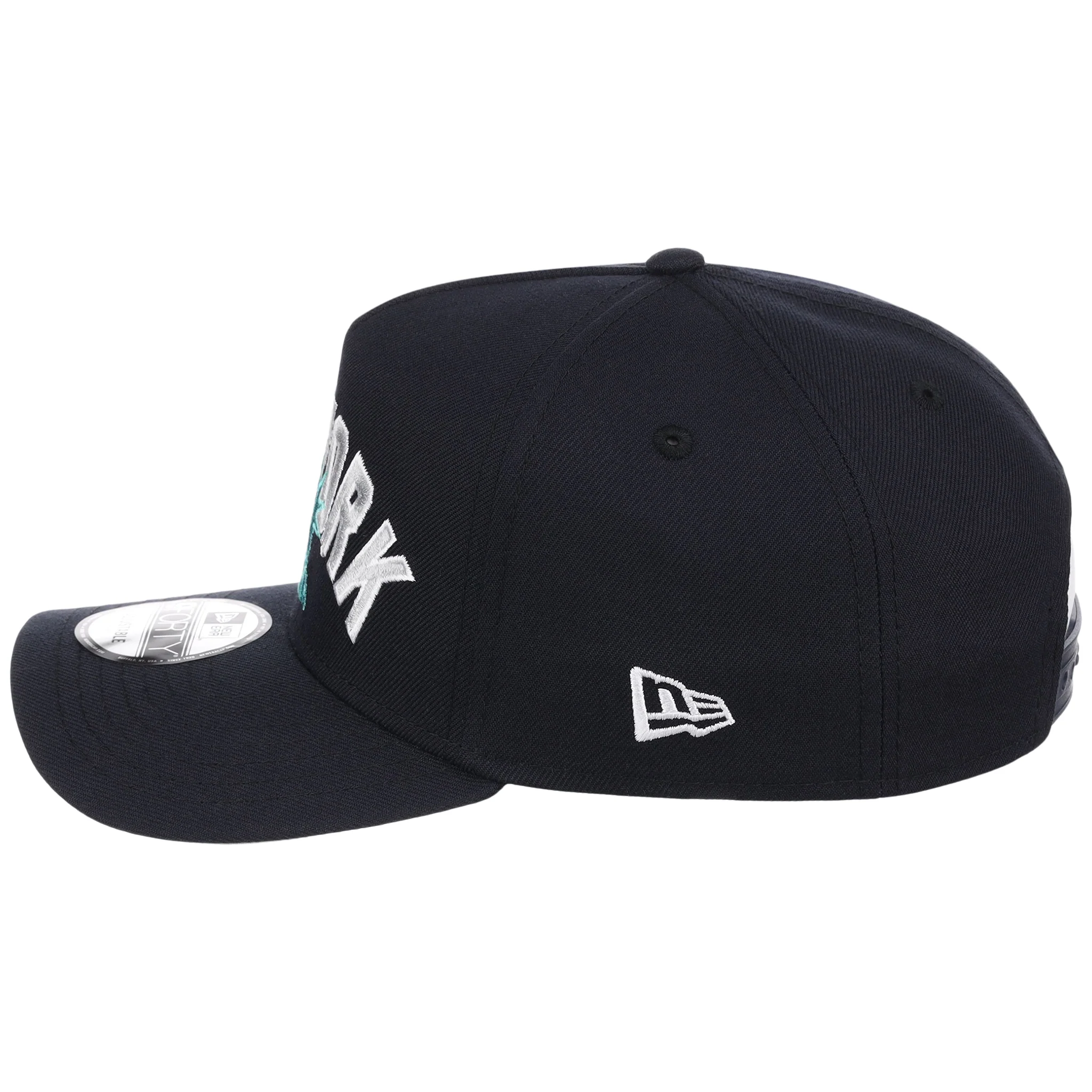 New York Yankees - New York Crown the City -  Liberty  New Era 9FORTY - Navy/Navy - Image 6