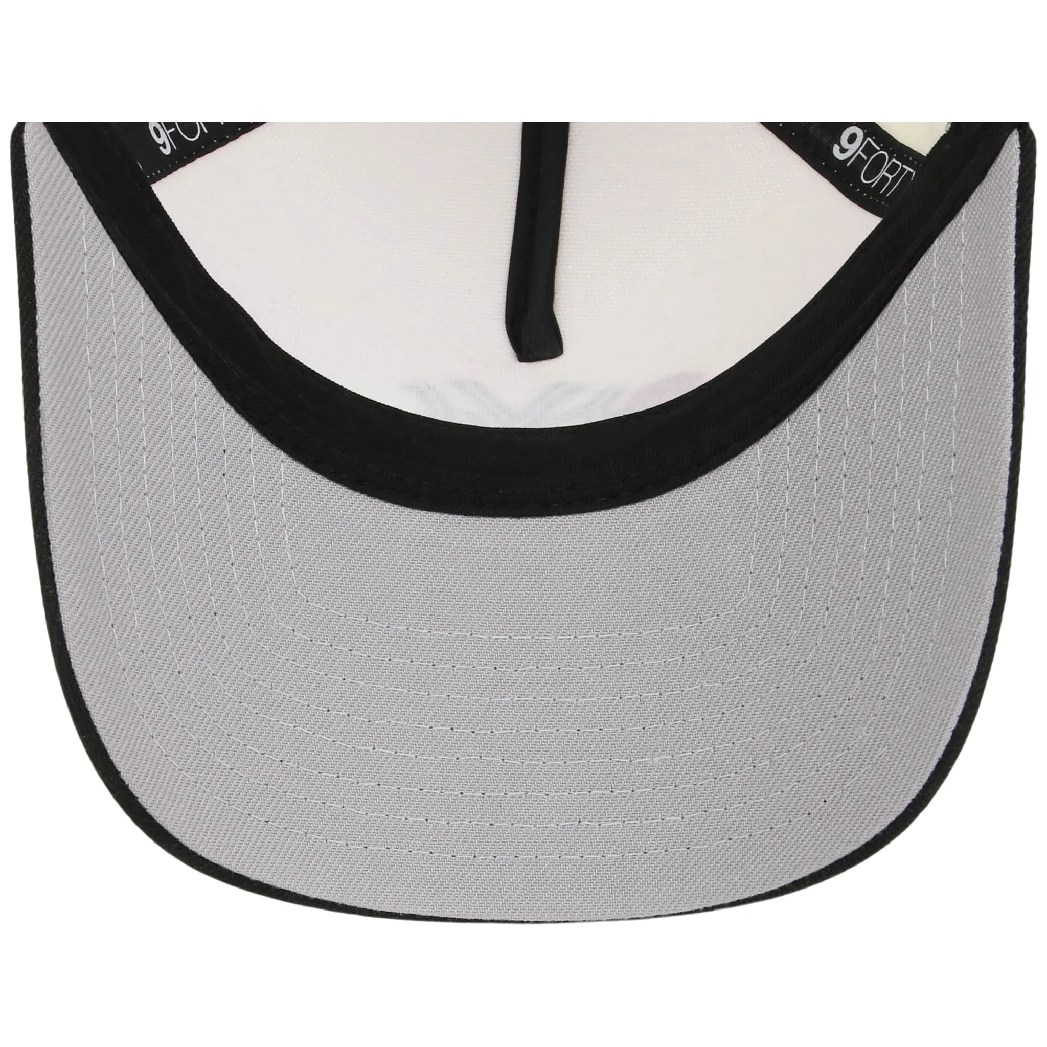 New York Yankees - New York Crown the City -  Rose  New Era 9FORTY - Chrome/Black - Image 2