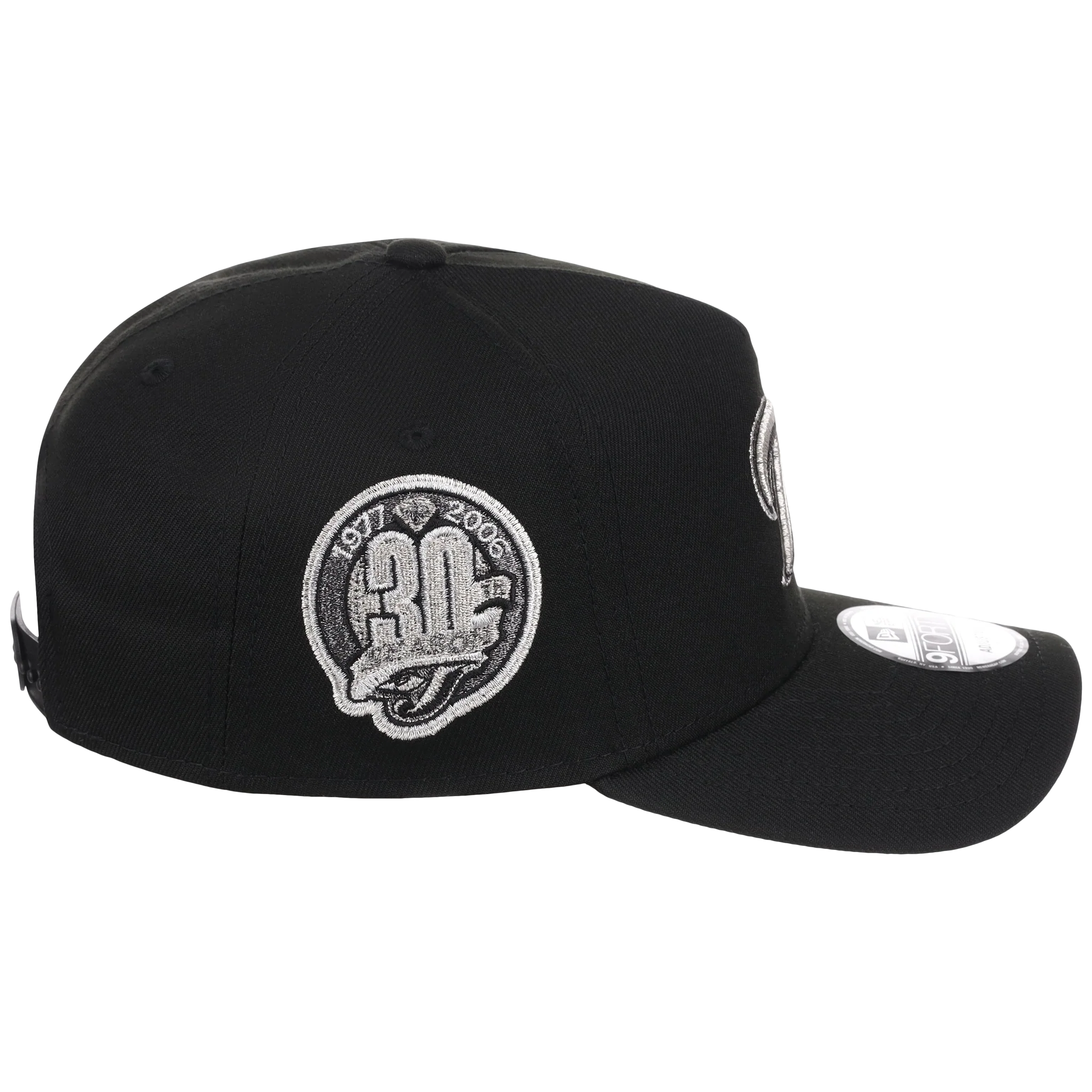 Toronto Blue Jays Toronto Crown the City - Liquid Titanium New Era 9FORTY (Black/Black) - Image 3